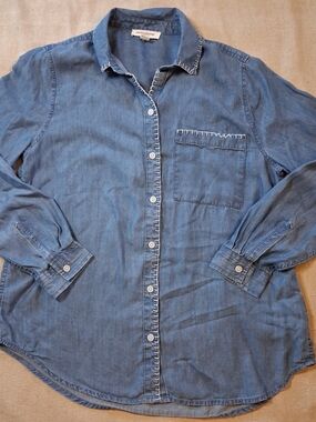 BeachLunchLounge Light Blue Chambray Button-Up Shirt Women's Size Medium